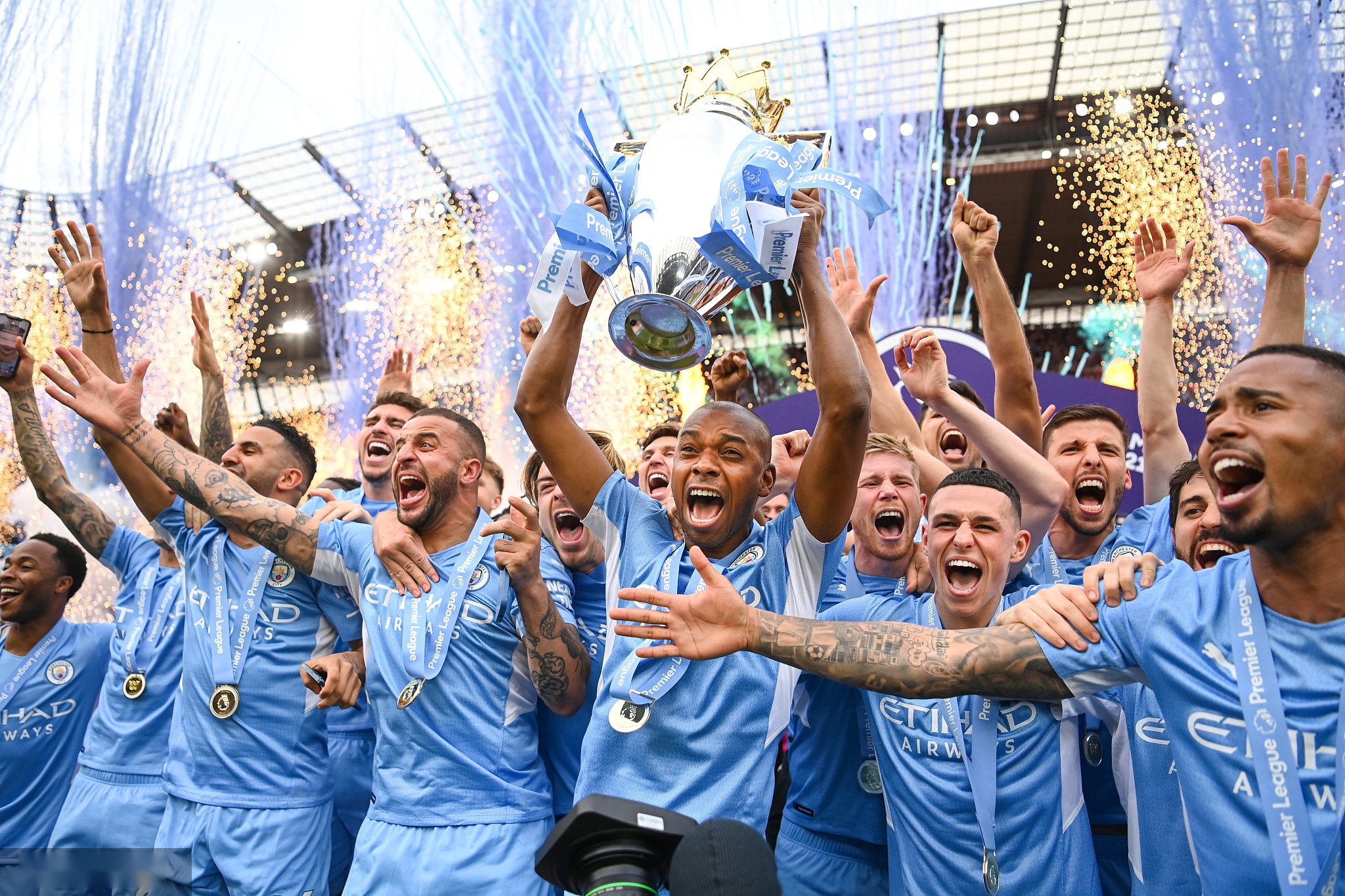 昂的轉會費 昂的轉會費